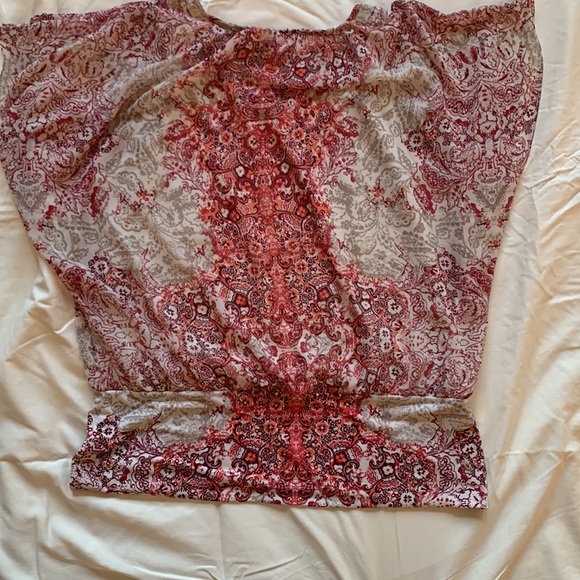Short flutter sleeved top - Picture 2 of 4